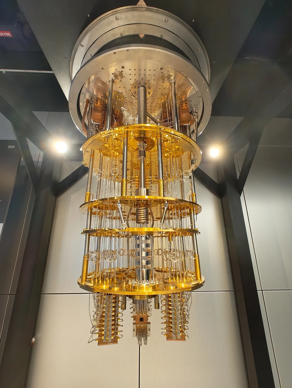 The gold-plated dilution refrigerator of a quantum computer